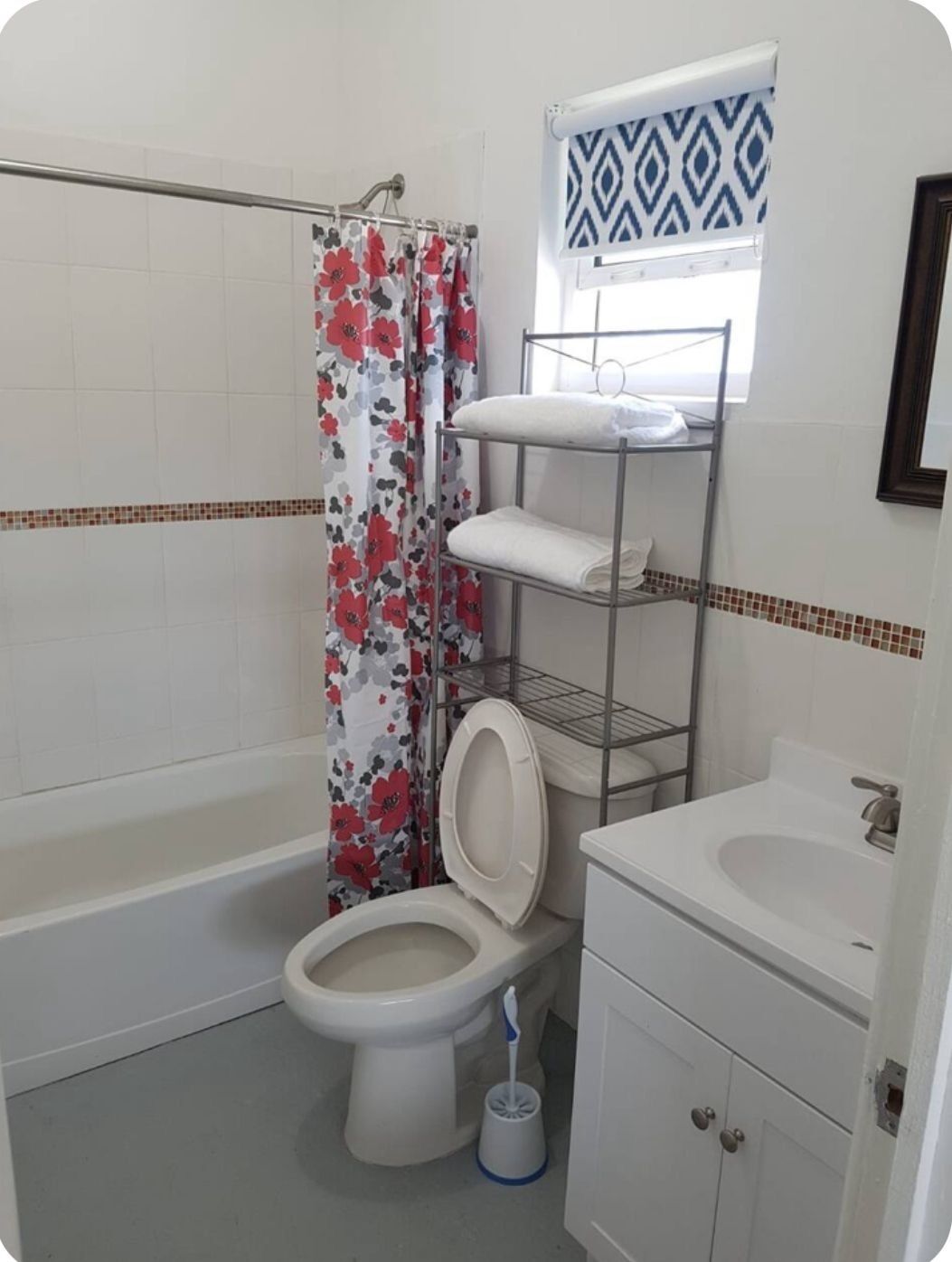 淋浴设施、毛巾、肥皂、卫生纸