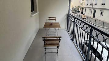 Apartment | Outdoor dining