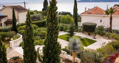 Beautiful villa, sleeps 10, a stone's throw from the Mourillon beach