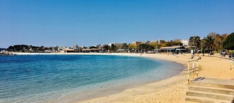 Beautiful villa, sleeps 10, a stone's throw from the Mourillon beach