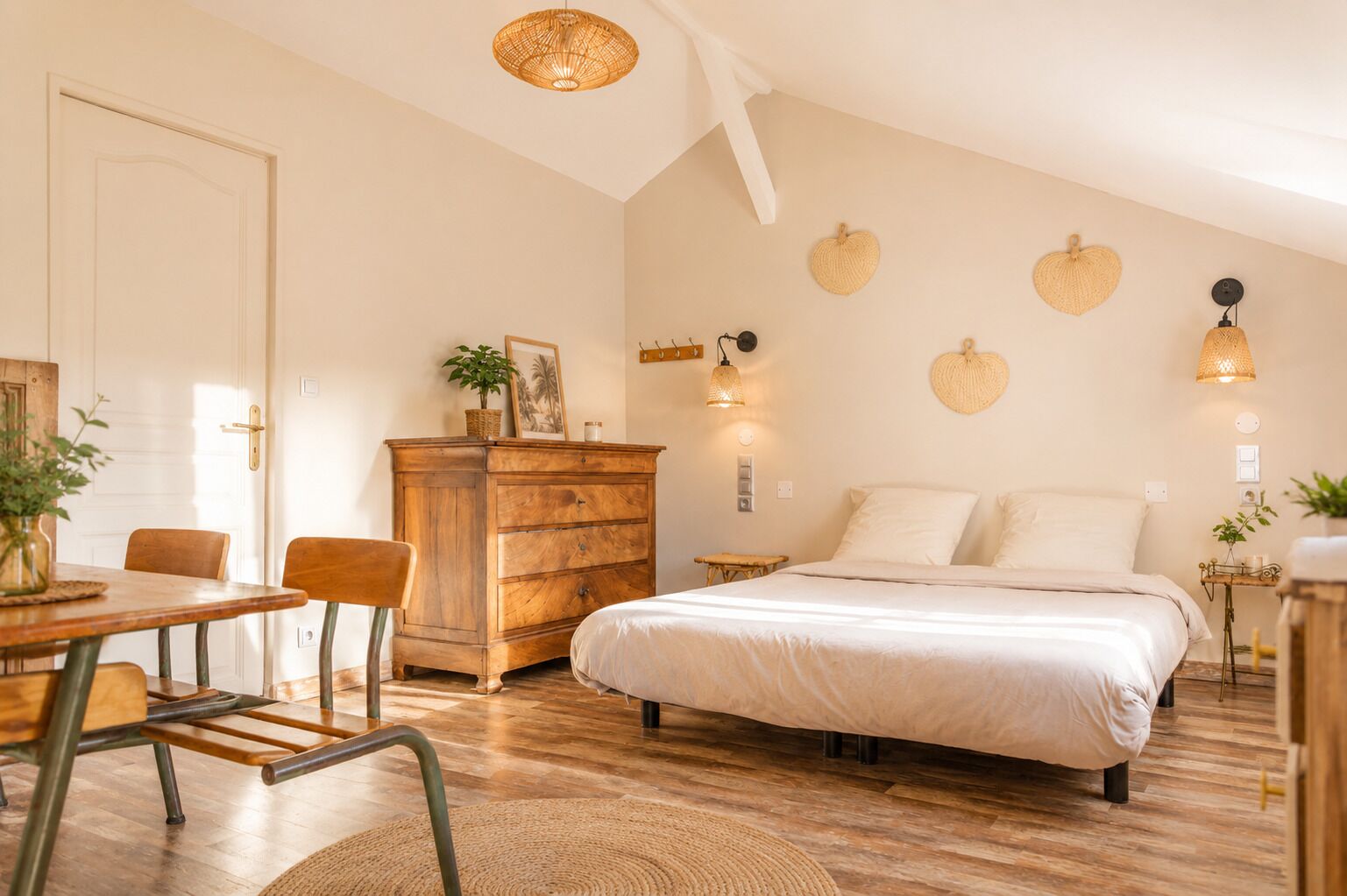 7 slaapkamers, een bureau, een strijkplank/strijkijzer, gratis wifi