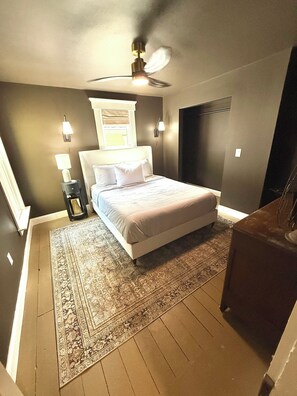 3 habitaciones, tabla de planchar con plancha, wifi y ropa de cama