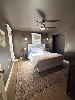 3 slaapkamers, een strijkplank/strijkijzer, wifi, beddengoed