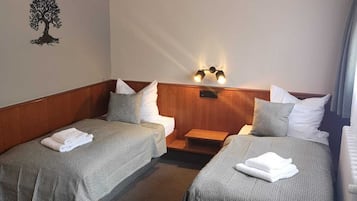 舒适双床房 | 办公桌、笔记本电脑工作区、免费 WiFi
