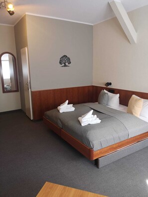 Comfort Double Room, City View | Desk, laptop workspace, free WiFi - Hotel Burgblick Meissen (Meißen)