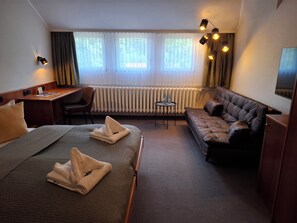 Desk, laptop workspace, free WiFi - Hotel Burgblick Meissen (Meißen)