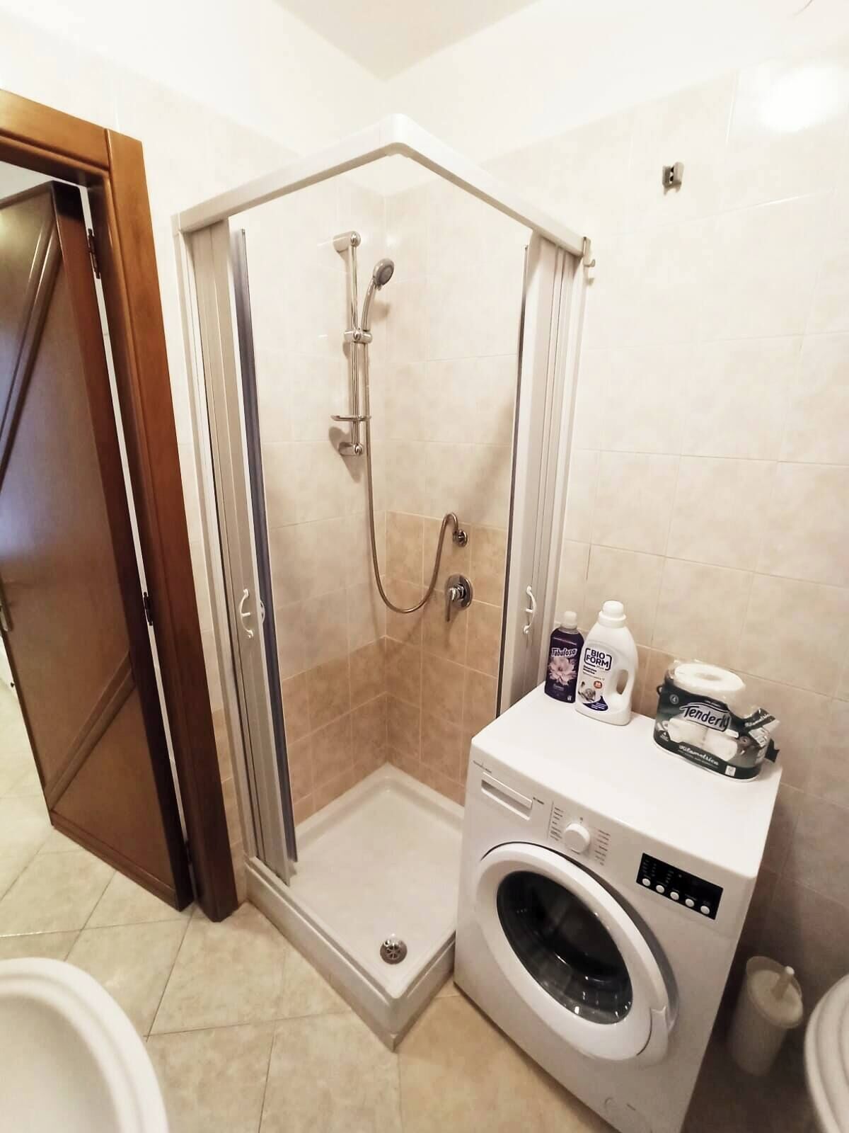 Dusche, Haartrockner, Bidet, Handtücher