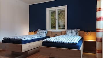 1 bedroom, desk, free WiFi, bed sheets