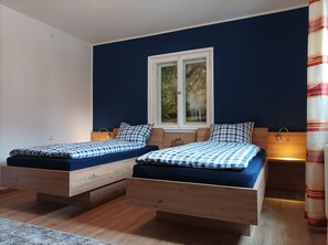 1 bedroom, desk, free WiFi, bed sheets