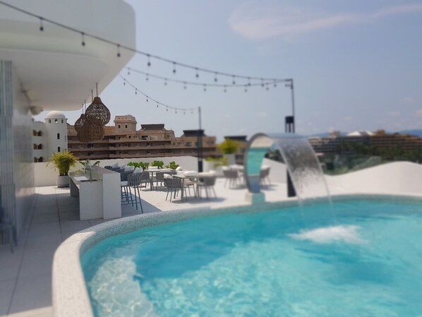 Piscine extérieure, piscine chauffée