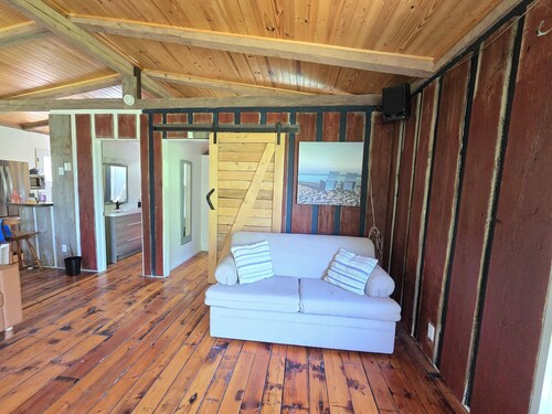 Cozy cottage w/fire pit &waterview, close to parlee beach and amenities.