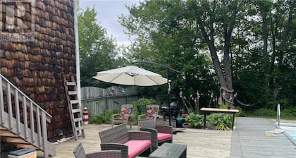 Cozy cottage w/fire pit &waterview, close to parlee beach and amenities.