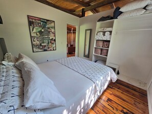 2 chambres, fer et planche à repasser, Wi-Fi, draps fournis