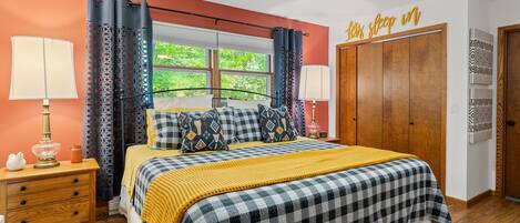 3 bedrooms, iron/ironing board, travel crib, free WiFi