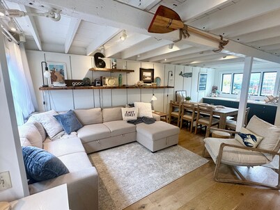 Charming Waterfront Home - Patio - AC - Projector - Kitchen - Shops - Dining