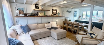 Charming Waterfront Home - Patio - AC - Projector - Kitchen - Shops - Dining