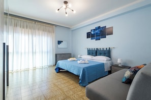 3 chambres, fer et planche à repasser, Wi-Fi, draps fournis