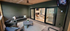 Smart TV, fireplace, table football, ping pong