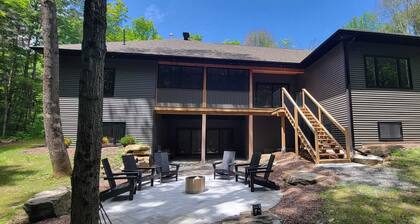 Luxury Cottage Getaway-Near Beach, Hikes, Golf, Ski, provinvial Parks & Downtown
