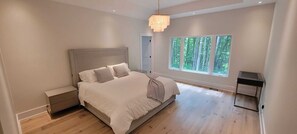 4 habitaciones, escritorio, tabla de planchar con plancha y wifi gratis
