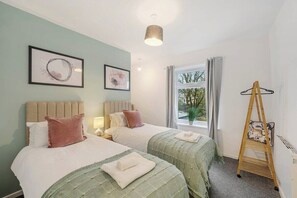 2 chambres, fer et planche à repasser, Wi-Fi, draps fournis