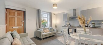 3 Beds | Free Parking | Stylish