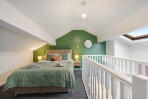 2 多间卧室、熨斗/熨衣板、WiFi、床单