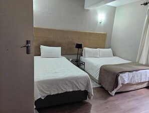 3 chambres, fer et planche à repasser, Wi-Fi, draps fournis