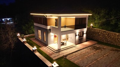 ÇİFTLİKTE KONAKLAMA VİLLA SAKLI   BAHÇE