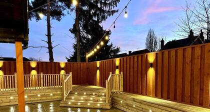 Large House 21 Guests | 8 Bedroom/13 bed & Firepit