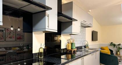 Large House 21 Guests | 8 Bedroom/13 bed & Firepit