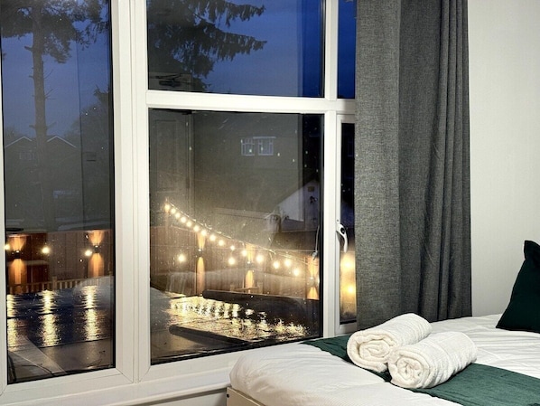 8 bedrooms, iron/ironing board, WiFi, bed sheets