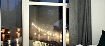 Large House 21 Guests | 8 Bedroom/13 bed & Firepit