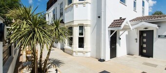 Modern Apartment Double Room |Free Parking Suite 8