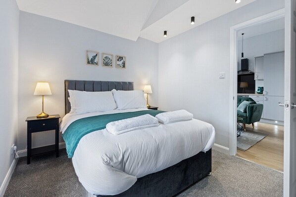 1 habitación, tabla de planchar con plancha, wifi y ropa de cama 