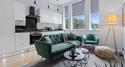 Modern Apartment| King Bed| Free Parking |Suite 6