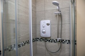 Hair dryer, towels - Modern Apartment| King Bed| Free Parking |Suite 6 (Nottingham)