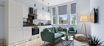 Modern Apartment| King Bed| Free Parking |Suite 6
