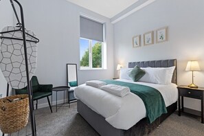1 habitación, tabla de planchar con plancha, internet y ropa de cama 