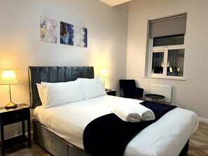 1 slaapkamer, een strijkplank/strijkijzer, internet, beddengoed