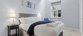 Modern Apartment Double Bed |Free Parking| Suite 4