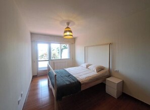 3 quartos, ferros/tĂĄbuas de passar roupa, Wi-Fi, roupa de cama