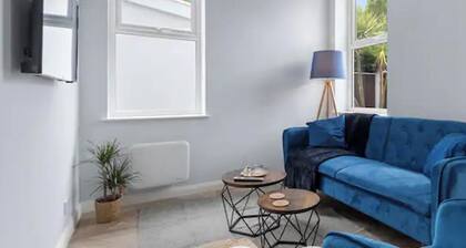 Modern Apartment Twin Room | Free Parking |Suite 3