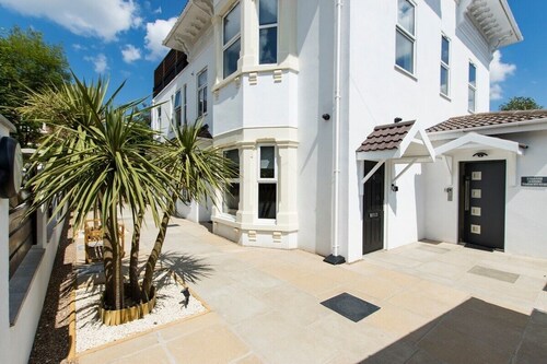 Modern Apartment Twin Room | Free Parking |Suite 3