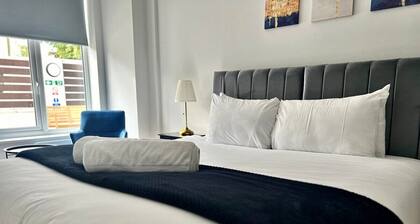 Modern Apartment |King Bed |Free Parking Suite 2