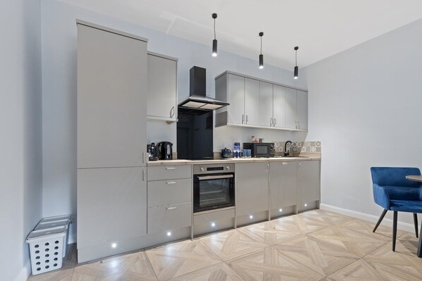 Fridge, microwave, oven, stovetop
