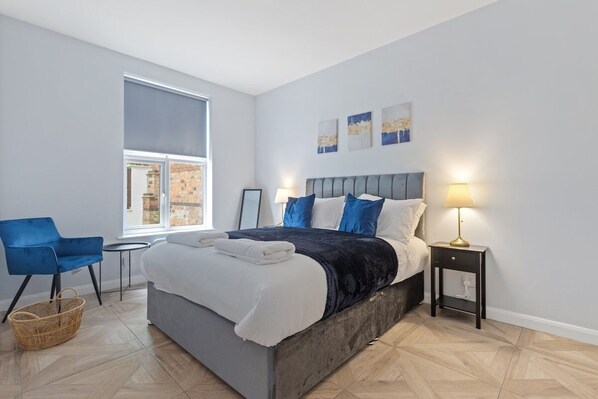 1 habitación, tabla de planchar con plancha, internet y ropa de cama 