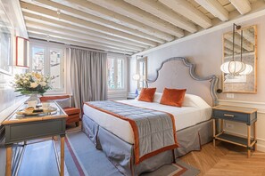 5 bedrooms, iron/ironing board, Internet, bed sheets