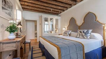 4 bedrooms, desk, iron/ironing board, WiFi