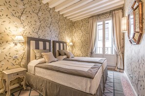 4 dormitorios, tabla de planchar con plancha, Internet y ropa de cama